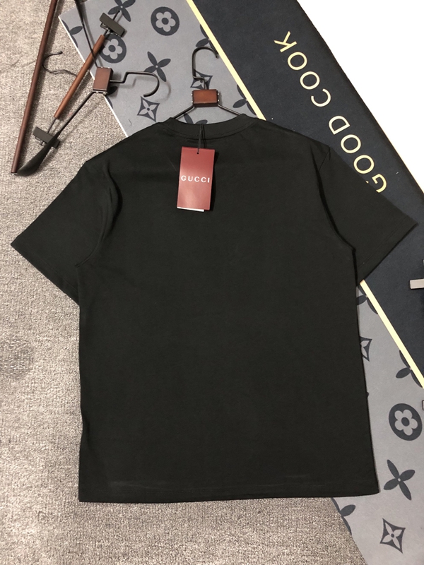 ブランドTシャツ着用イメージ